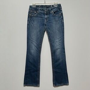 Miss Me Western Medium Wash
Embellished rhinestones Pockets slim Bootcut Jeans